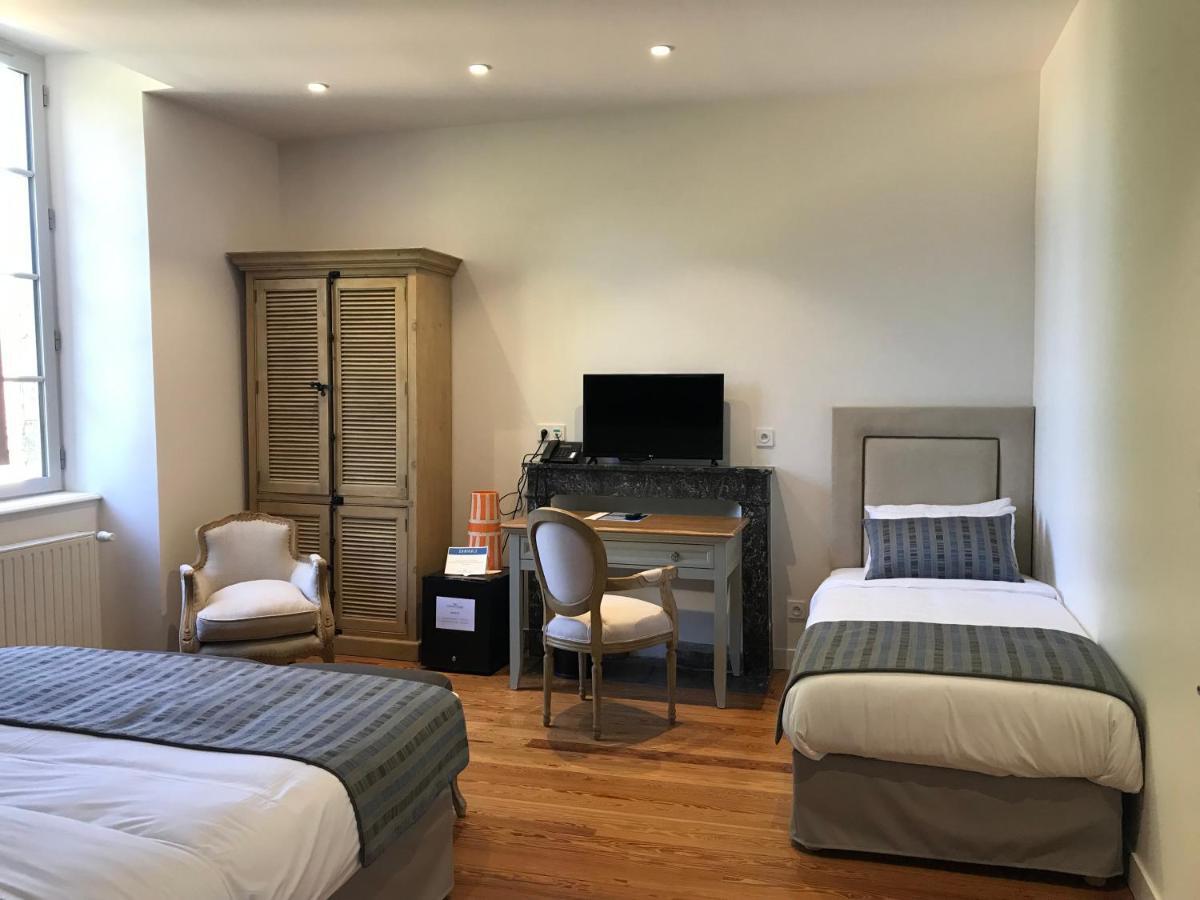 Hotel Le Chateau De Cesarges Maubec  Buitenkant foto